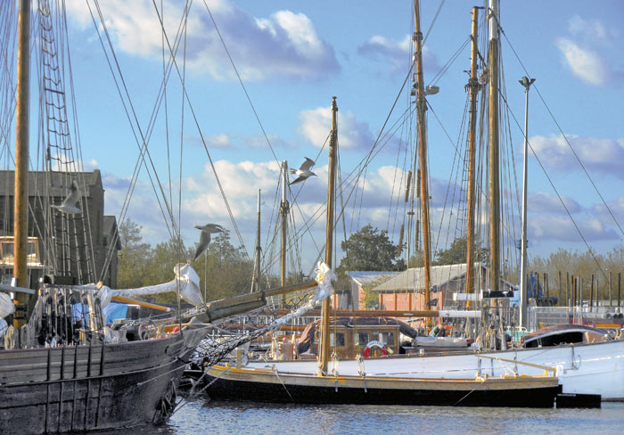 Alongside Berths Alongside Berths